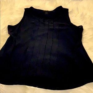 🌸NWOT Ann Taylor Navy Pleat Shell Size MP